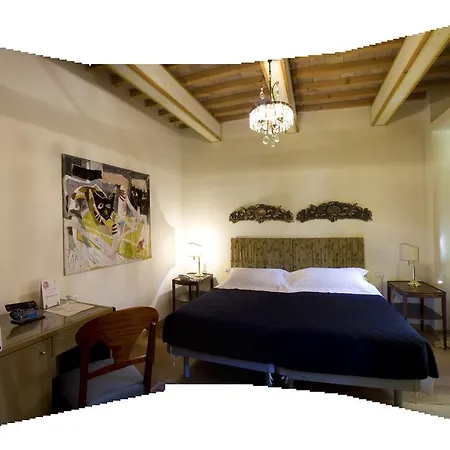 Hotel Relais Roncuzzi 3*